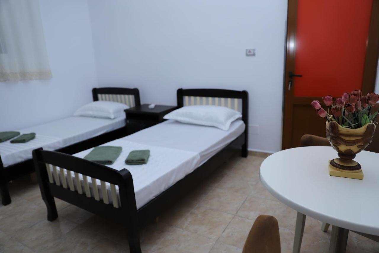 Hanna'S Hostel Berat Buitenkant foto