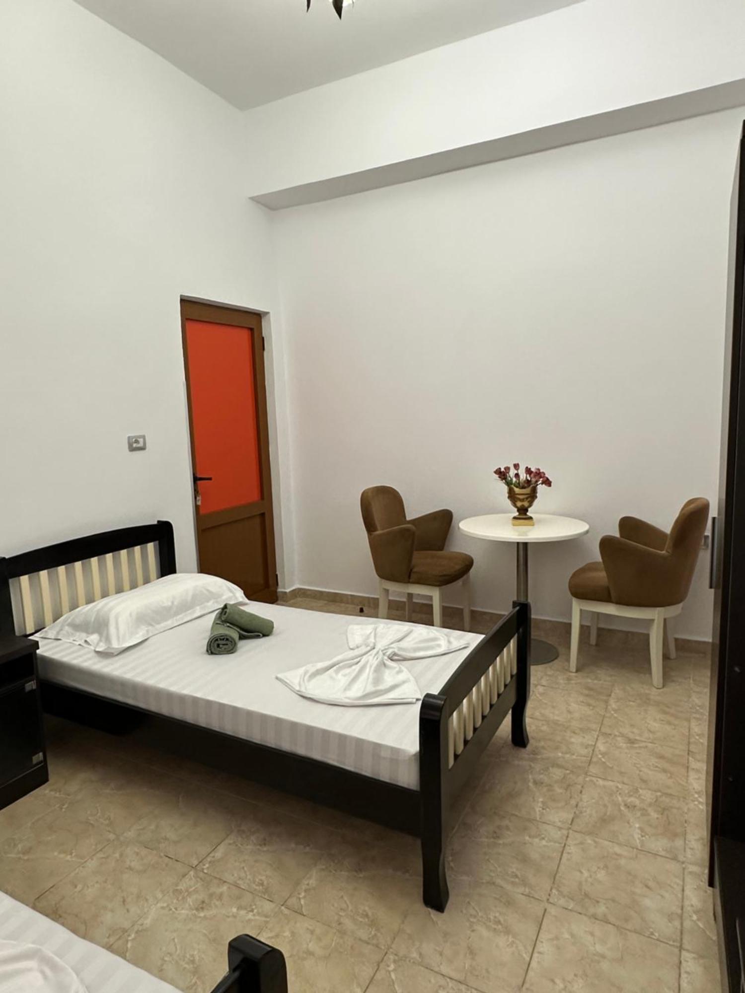 Hanna'S Hostel Berat Buitenkant foto